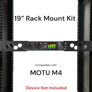 Pode incluir: Um kit de montagem em rack preto de 19 polegadas para uma interface de áudio MOTU M4. O kit foi projetado para segurar o dispositivo com segurança. O texto na imagem diz "Compatible with MOTU M4" e "Device Not Included".