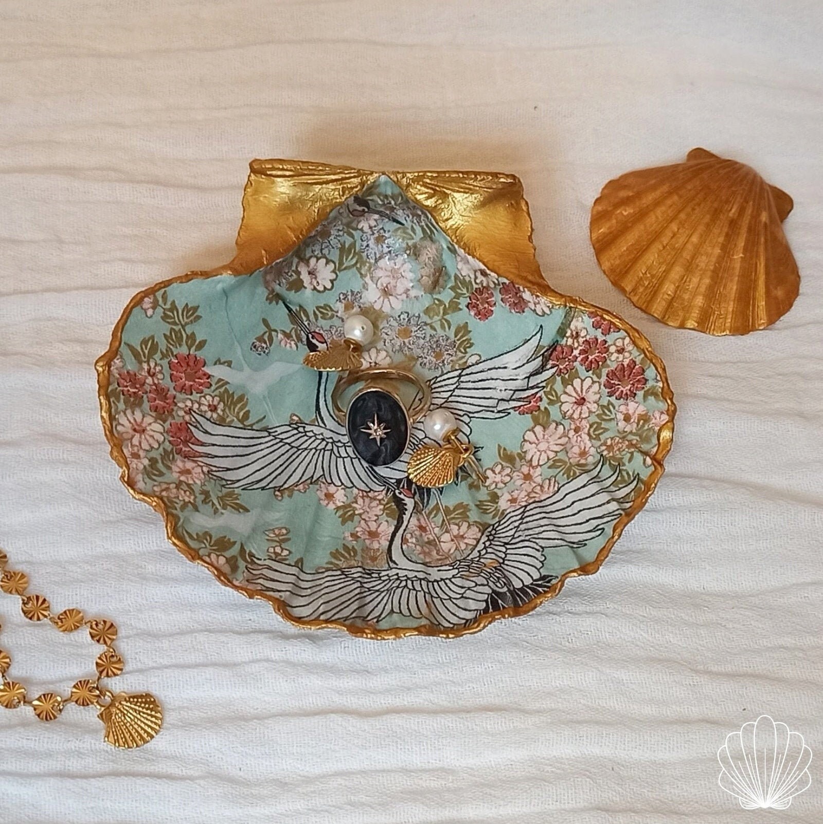 Coupelle à Bijoux Dorée en Coquillage Motif Grue Japonaise