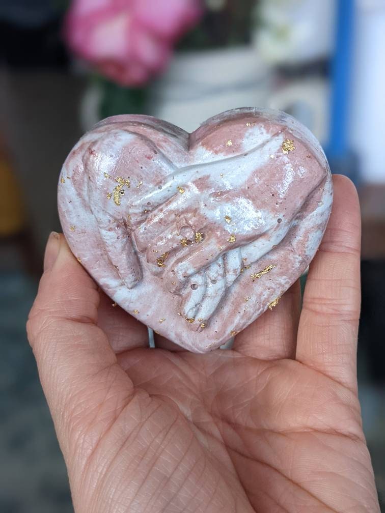 Objet Décoratif, Holding Hands Allaince, Saint Valentin, Valentine's Day, en Béton et Pigment Rose B