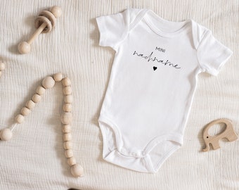 Mini Nachname Babybody Baby Body Personalisiert mit Namen | Schwangerschaft verkünden Bodysuit Geburt Babygeschenk Geburtsgeschenk