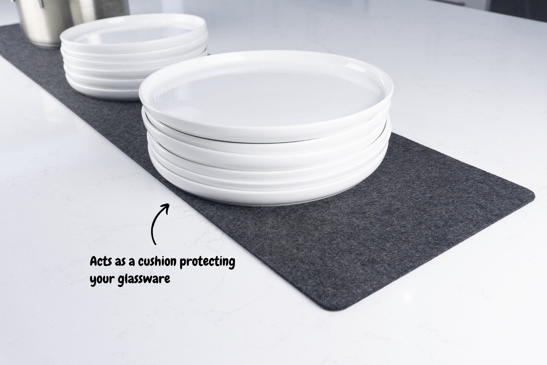 Runner centro tavolo rettangolare con frange in raso jacquard Perla