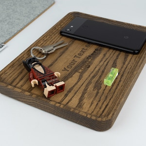 Bandeja de escritorio de roble personalizada - Bandeja de madera grabada con base de corcho antideslizante