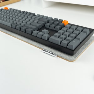 Keychron K10 mechanical keyboard on grey felt sound dampening keyboard mat.