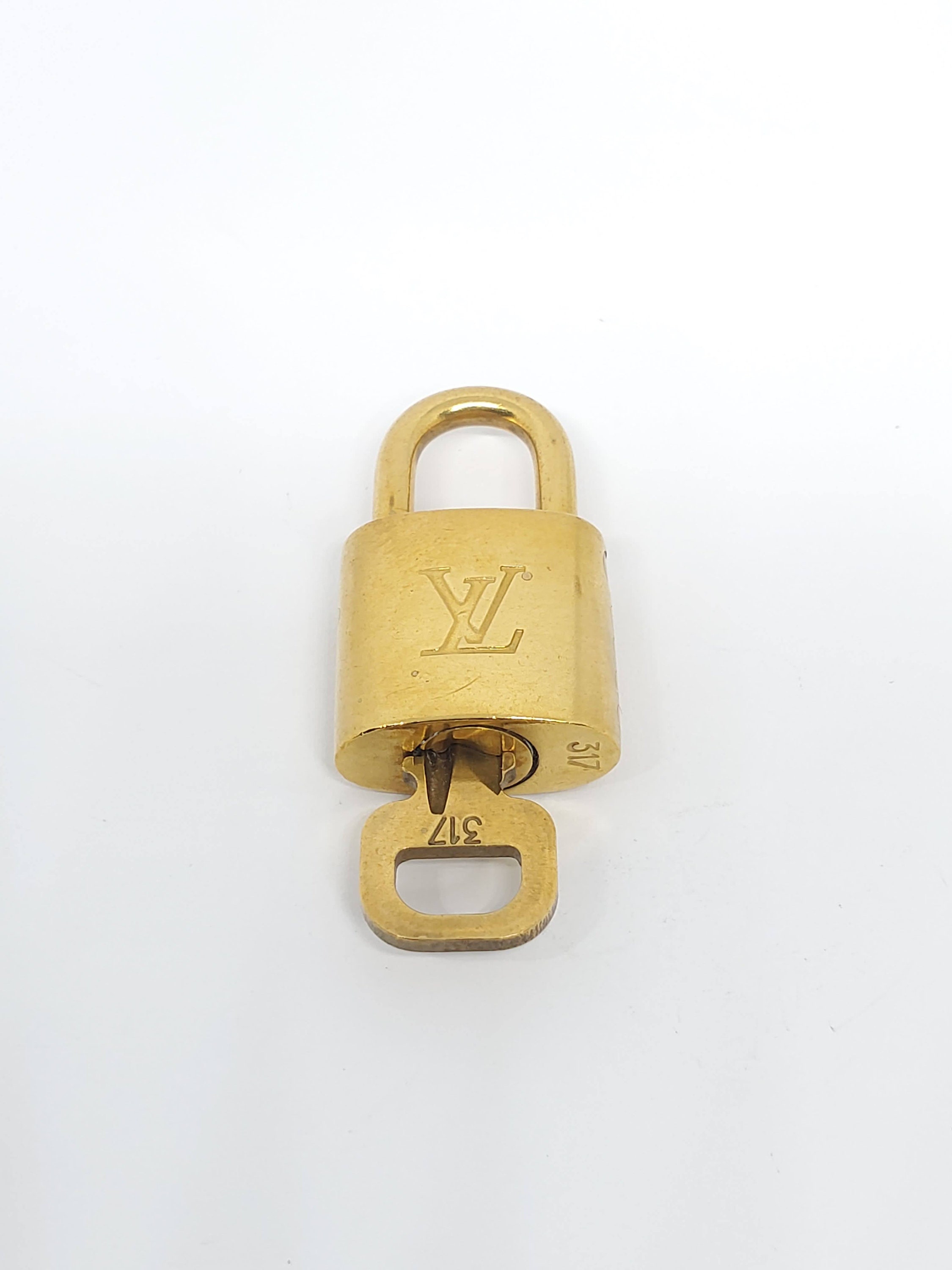 LOUIS VUITTON Brass Lock and Key Set #317 45092