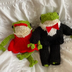 Cadeau original d'anniversaire de mariage rubis 2 grenouilles tricotées à la main