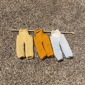 Knitted Dungarees/Overalls to fit my Knitted Frog