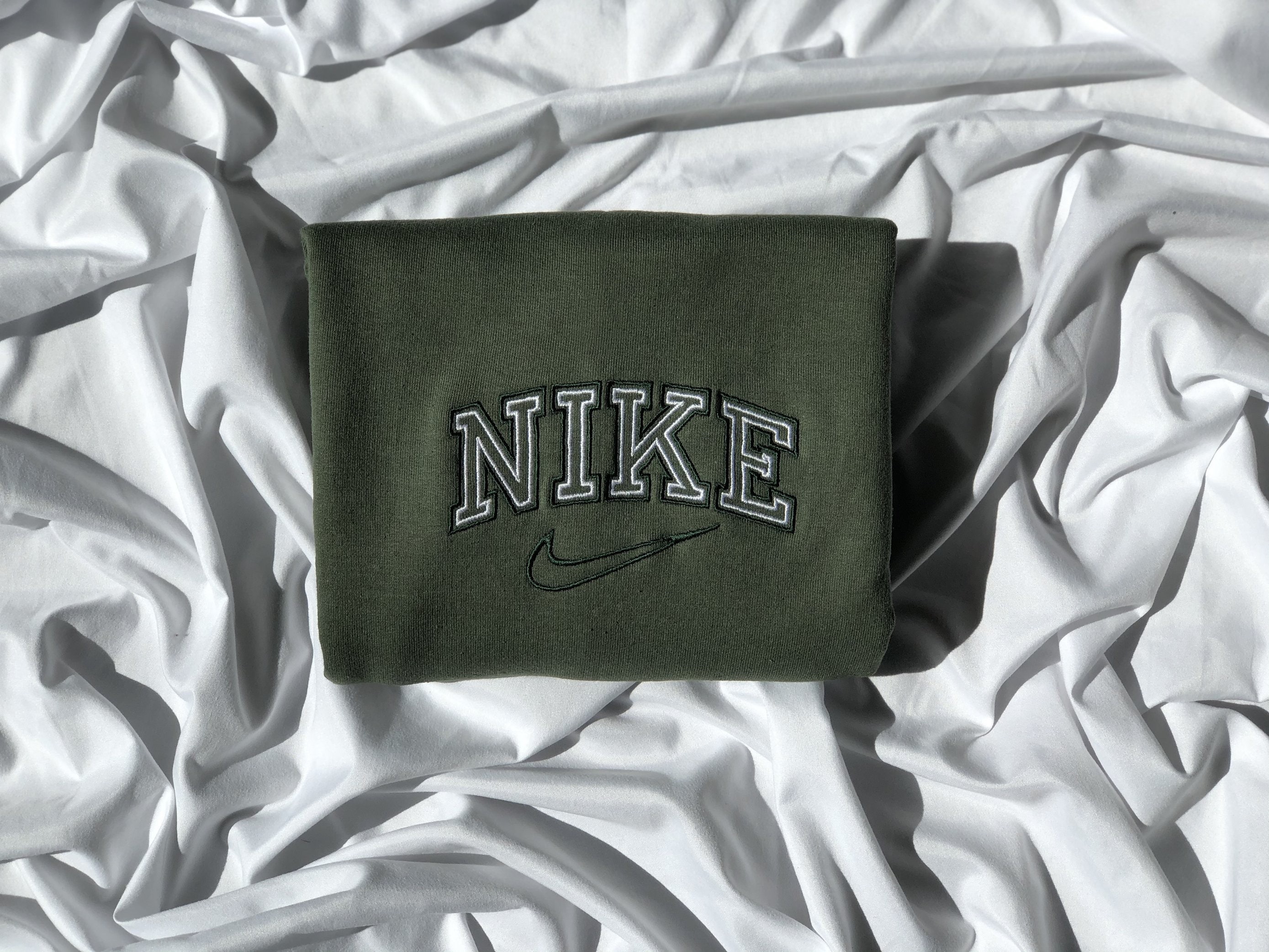 Vintage Green Embroidered Crewneck Sweatshirt