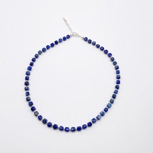 Upcycled Handgemachte Kette mit Lapislazuli und Hämatit mit 925 Silber Verschluss