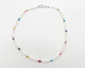 Kette mit echten Perlen und buntern Edelsteinen neu zusammengestellt mit 925 Silver Verschluss