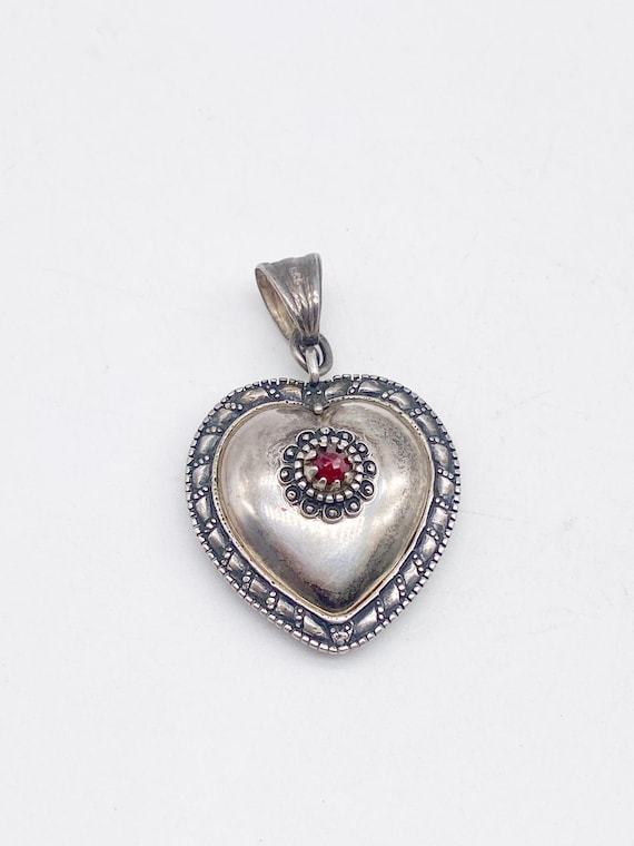 70er Jahre großer Herz Anhänger aus altem 835 Silber mit Granat Trachtenschmuck