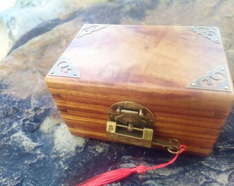 small wooden box with hinged lid,wooden craft box,Wooden Keepsake Box,trinket box,Handmade Wood Craft Box with Lock and Key for Jewelry Gift