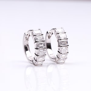 Smaragd Diamant Huggie Hoops Labradorit Huggie Ohrring Minimalist Look Ohrring Kleine Creolen Perfekte Hochzeit Ohrring Set Brautjungfer Geschenk