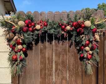Christmas Garland (Red Flannel & Beige Ornaments) / Guirnalda de Navidad