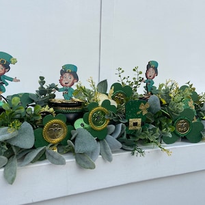 Saint Patrick's Mantel • Leprechaun Decor for Fireplaces • Spring Centerpiece  • Housewarming Garland • Staircase St. Patrick's Decoration