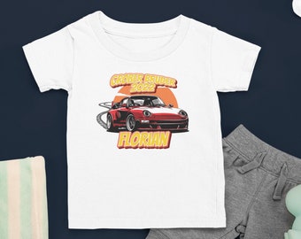 Großer Bruder T-Shirt | Personalisiert mit Namen und Jahreszahl | Kinder Statement T-Shirt mit Spruch und Auto | Kindershirt für Kleinkinder