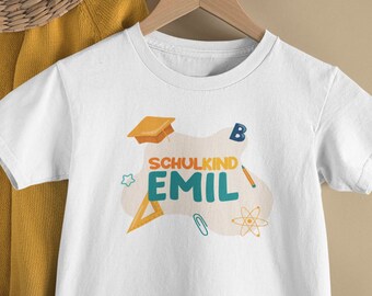 Schulkind mit Name | Personalisiertes Kinder Shirt zur Einschulung | Geschenk zur Einschulung