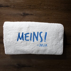 Besticktes Handtuch 50x100cm MEINS 550g personalisiertes Duschtuch mit Namen Lustiges Geschenk zum Geburtstag für Ihn oder für Sie Bild 1