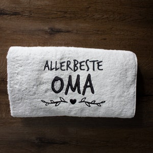 Embroidered towel 70 x 140 cm | Best Grandma | large 550g/m2 shower towel, bath towel with saying | Christmas present for the best grandma!