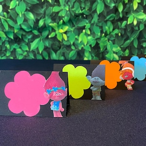 Etiquetas de comida de trolls, cartão de lugar de trolls, cartão de barraca de trolls, etiqueta de trolls, suprimentos para festa de trolls, decorações de trolls, papoula, galho