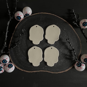 4 stuks blanco Halloween-schedeldecoraties - beschilder je eigen decoratie, decoraties voor de dag van de doden