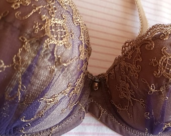Sujetador vintage de encaje bordado morado y dorado de los años 90, talla 75B / Lencería con aros de malla transparente estilo años 2000 / Detalle de perlas / Boudoir Coquette