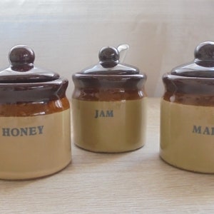 Vintage sylt honung marmelad stenburkar med Sheffield skedar