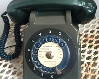 Vintage 1960er Jahre grünes Telefon mit Wählscheibe | Seltene verblasste Olivfarbe | Retro britisches Telefon | Mid Century Wohn Dekor
