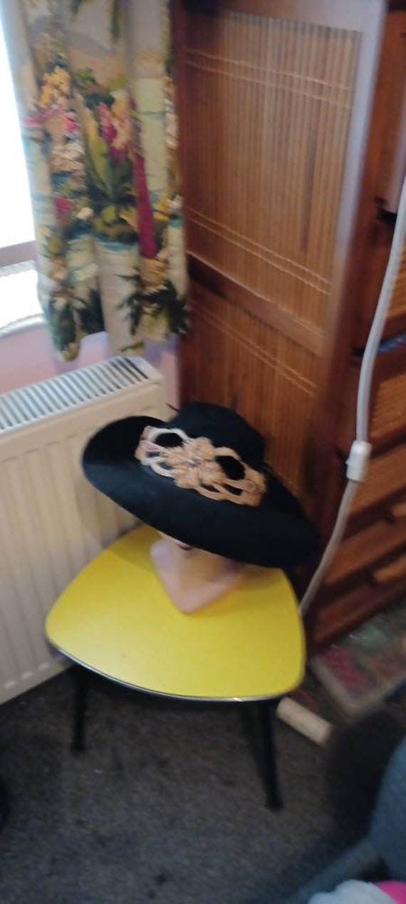 Absolutely gorgeous original 1940s felt hat - image 3