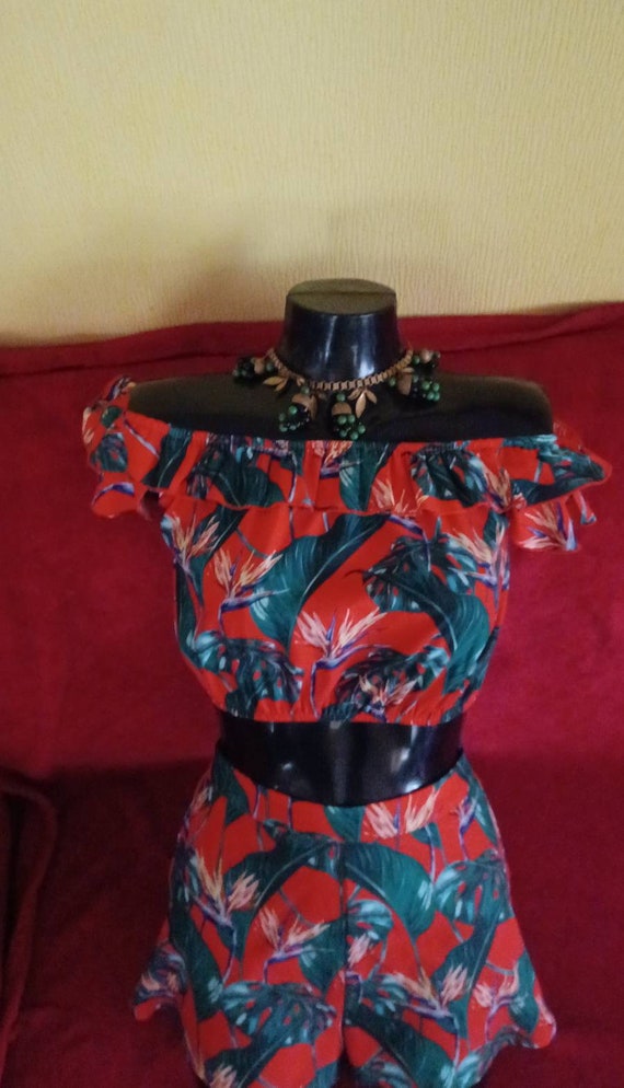 Lovely 1950s inspired two piece hawaiian playsuit - image 3