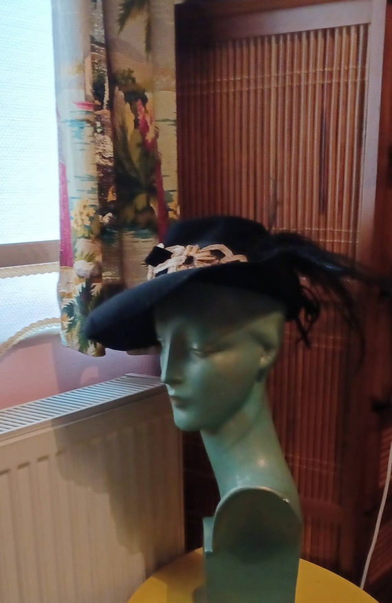 Absolutely gorgeous original 1940s felt hat - image 5