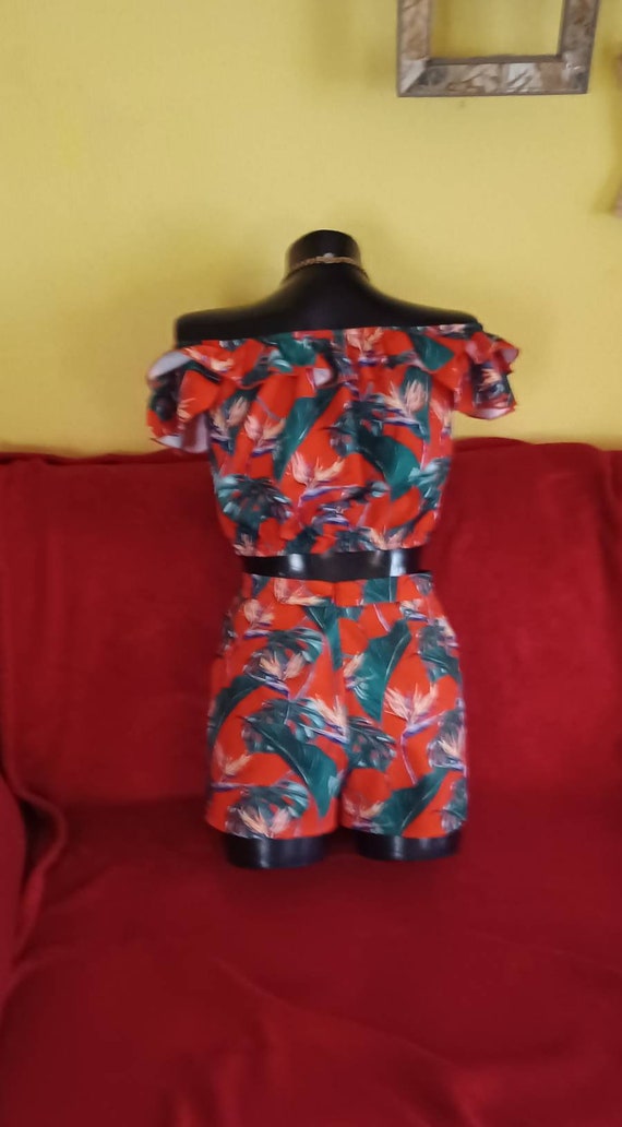 Lovely 1950s inspired two piece hawaiian playsuit - image 5