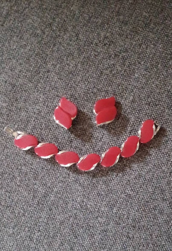 Beautiful cherry red lucite bracelet with matching