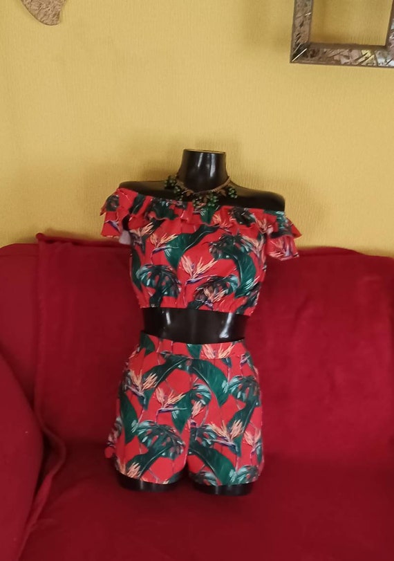Lovely 1950s inspired two piece hawaiian playsuit - image 4
