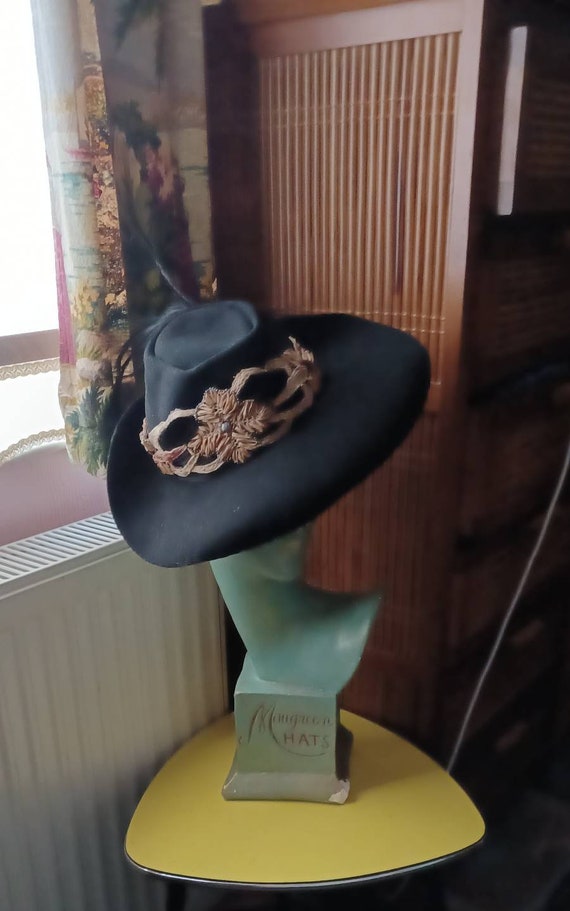 Absolutely gorgeous original 1940s felt hat - image 1