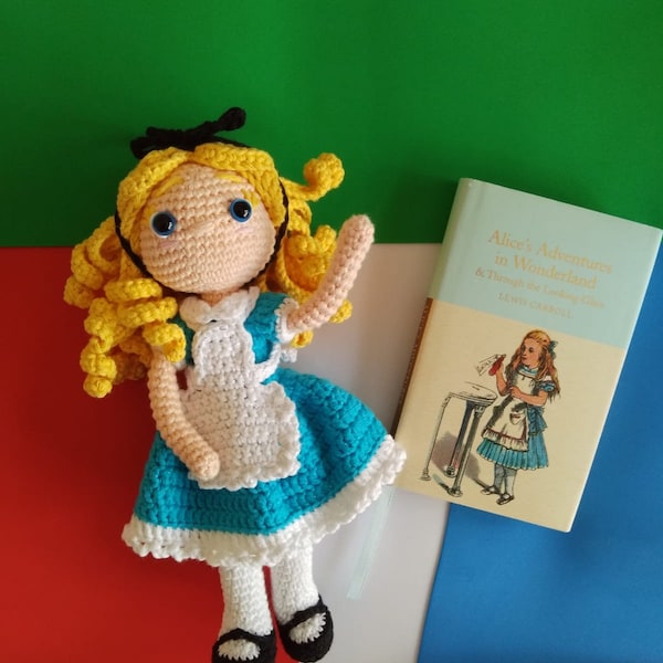 FINISHED Alice Amigurumi - Amigurumi de Alicia Terminado