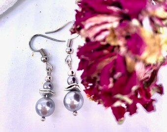 Silver pearl drop earring