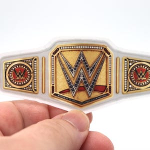 Sticker championnat féminin WWE (wwe, anniversaire, cadeau, wwf, Liv Morgan, Tiffany Stratton, Roman Reigns, Cody Rhodes, Rhea Ripley)