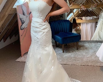 Mermaid fishtail wedding dress, UK size 10/12, sale, ivory wedding dress, strapless bridal gown, beach wedding dress, applique