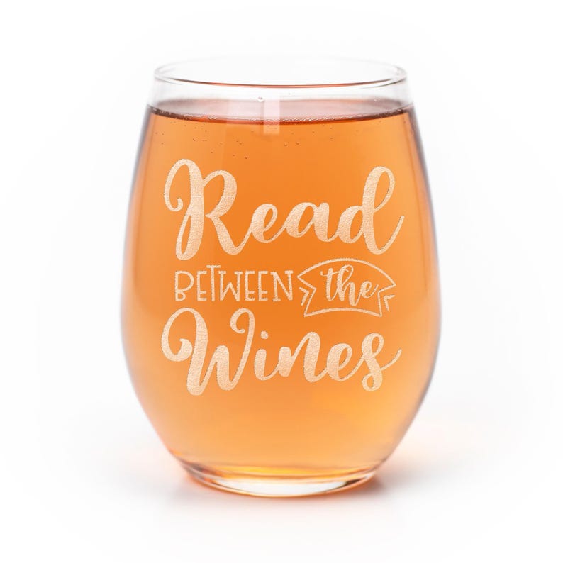 Read Between The Wines Stemless Wine Glass - Book Club Gift, Book Worm Gift, Book Lover Gift, Funny Wine Saying, Bookish Wine Gift Bild 1