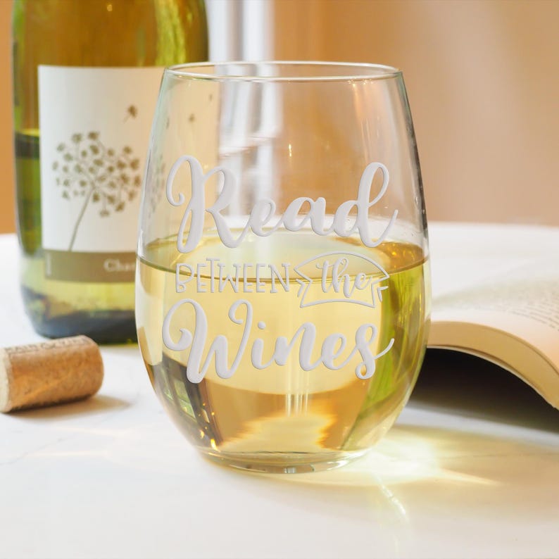 Read Between The Wines Stemless Wine Glass - Book Club Gift, Book Worm Gift, Book Lover Gift, Funny Wine Saying, Bookish Wine Gift Bild 6