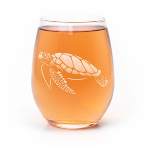 Laser Etched Sea Turtle Stemless Wine Glass: Ocean Gift