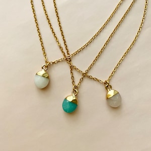 Necklace | Gold-plated stainless steel with gemstone pendant