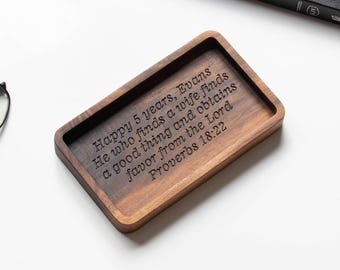 Bandeja de apoio personalizada em nogueira, presente religioso para o marido no 5º aniversário de casamento, com versículo bíblico cristão.