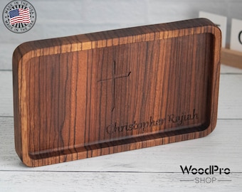 Bandeja de madera grabada para él, bandeja de madera monogramada para atrapar todo, bandeja de mesita de noche de vertedero de madera maciza para hombres, 5º aniversario de bodas