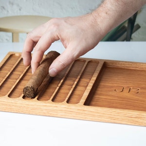Gepersonaliseerde houten sigarenhouder met accessoirevak, aangepaste gegraveerde sigarenhouder voor mannen, houten rookaccessoires voor sigarenliefhebbers