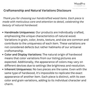 Op de afbeelding: Tekst die de natuurlijke variaties in handgemaakte houten artikelen uitlegt. De tekst benadrukt de unieke kenmerken van natuurlijk hout, waaronder variaties in nerf, kleur, knoesten, textuur en grootte. Het benadrukt dat deze variaties geen gebreken zijn, maar eerder kenmerken van ambachtelijk vakmanschap.
