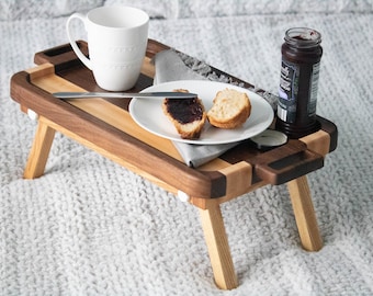 Desayuno en mesa de cama Bandeja de desayuno Bandeja de patas plegables Regalo personalizado Aniversario de boda Nuevo regalo para el hogar Cama y desayuno Mesa Madera