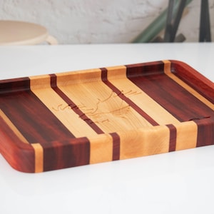 Personalisierte hölzerne Valet Tray für Männer, individuell gravierter Catchall für Schlüssel und Brieftasche, monogrammierter Holzorganisator für ihn, Pocket Dump Tray