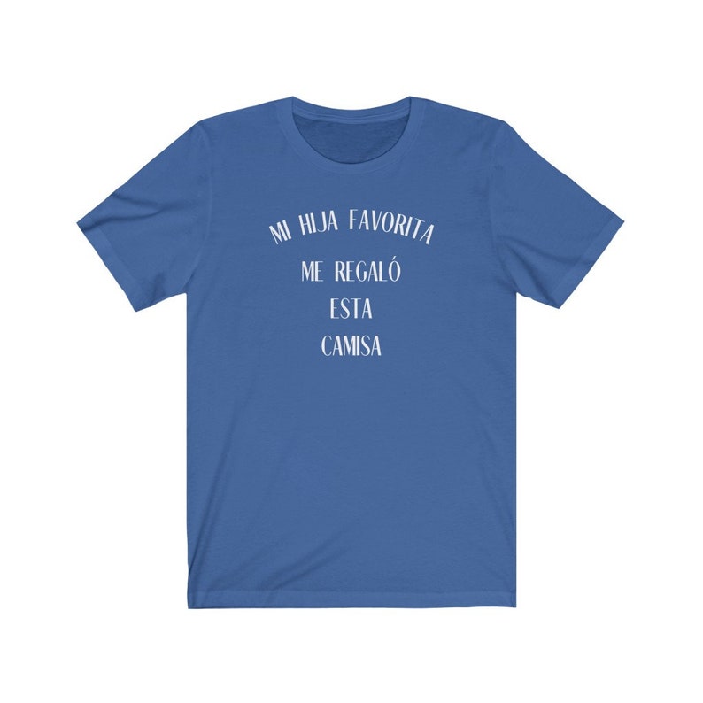 May include: A royal blue t-shirt with white text that reads "Mi hija favorita me regal&oacute; esta camisa".