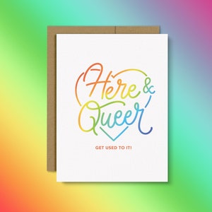 | de cartes Here & Queer | de la carte de la fierté | queer Curieux | | de lettrage à la main illustration | | de la Fierté de juin | arc-en-ciel Fierté gaie